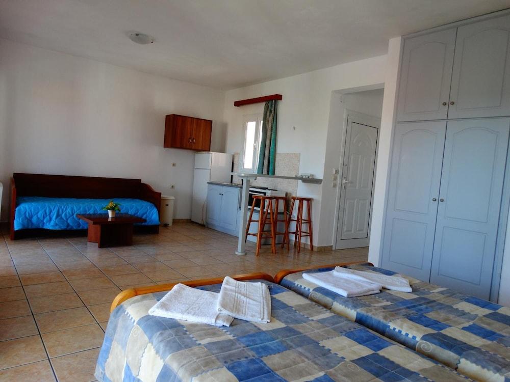 Paradiso Apartments Ipsos Esterno foto