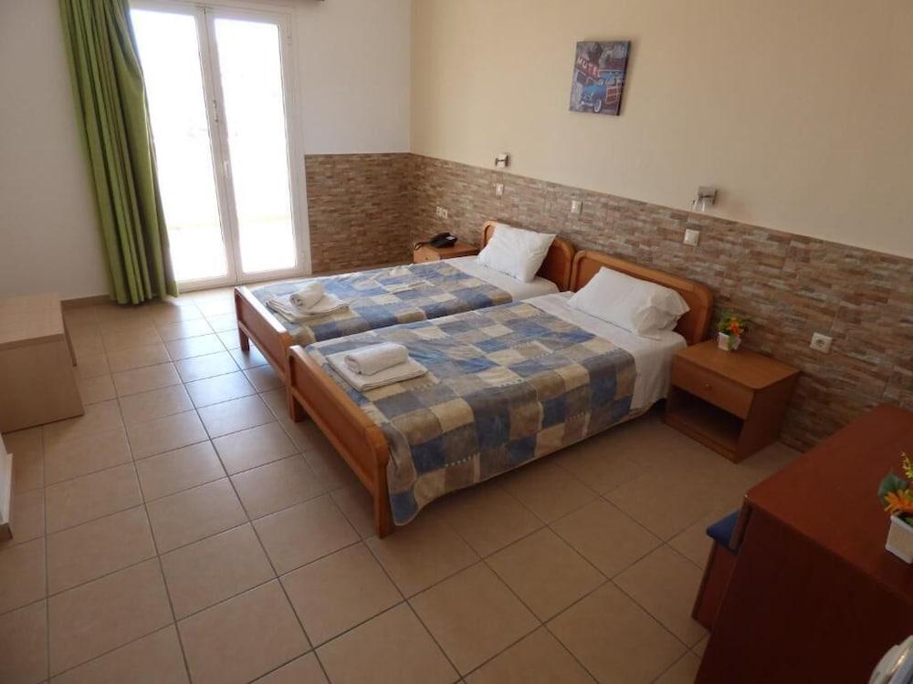Paradiso Apartments Ipsos Esterno foto