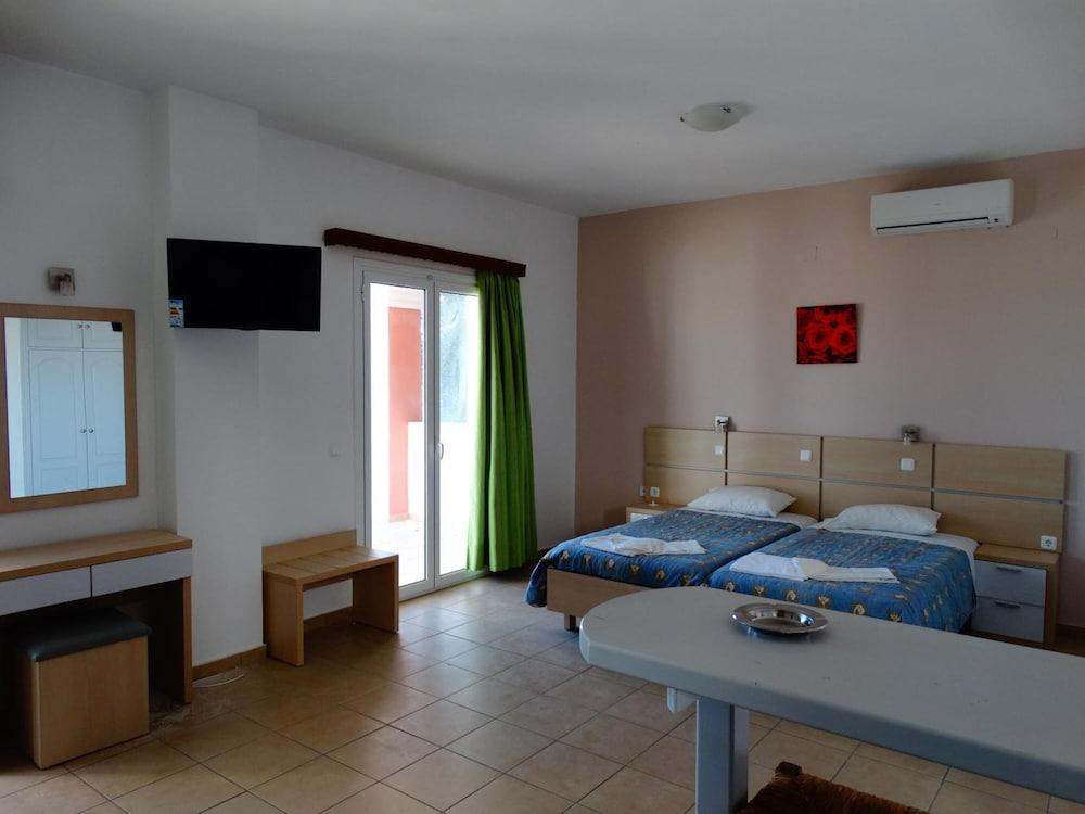 Paradiso Apartments Ipsos Esterno foto