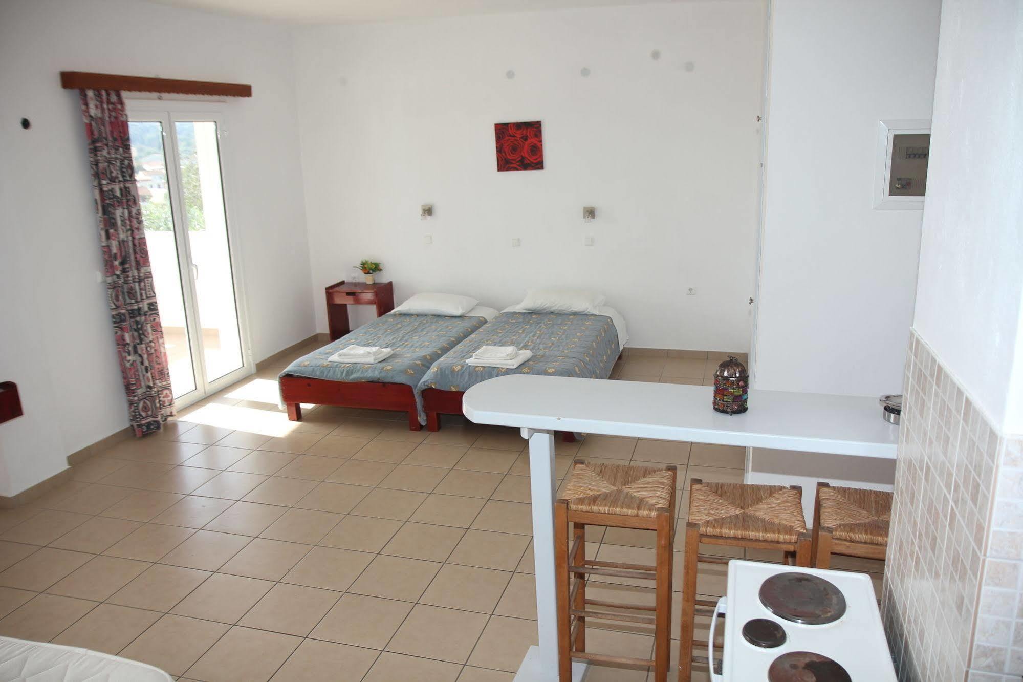 Paradiso Apartments Ipsos Esterno foto