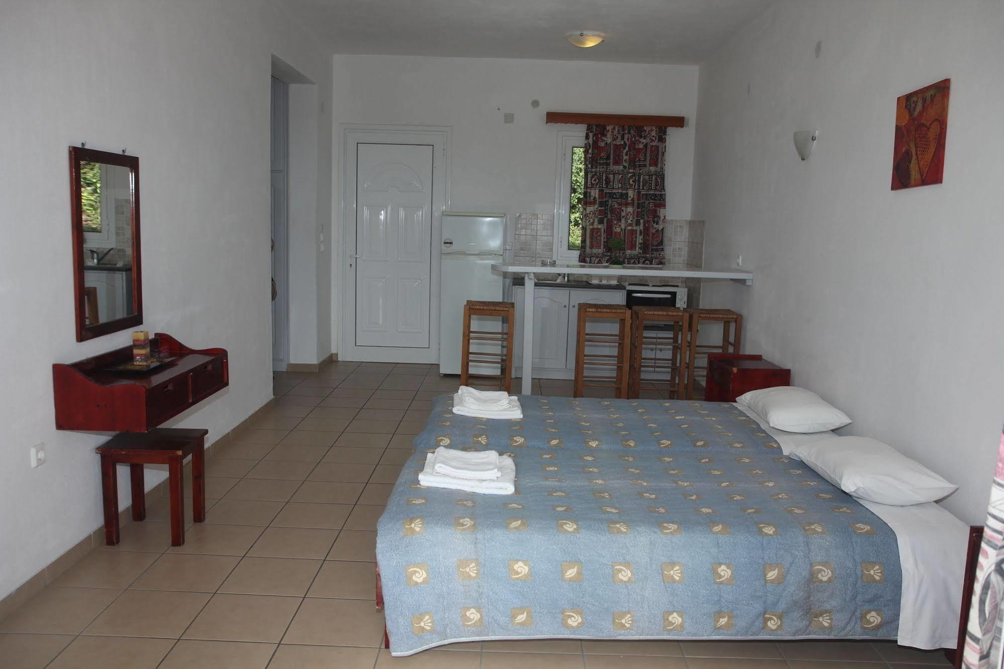 Paradiso Apartments Ipsos Esterno foto