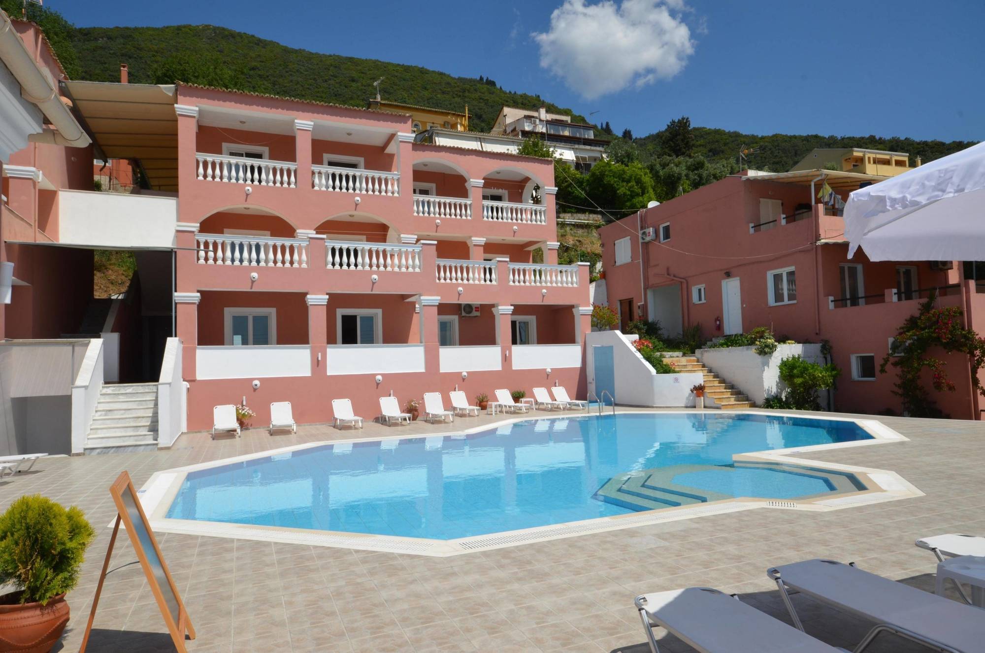 Paradiso Apartments Ipsos Esterno foto